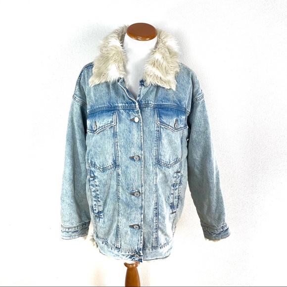 BDG Faux Fur Lined Denim Light Wash Jean Jacket Coat Women's‎ Sz Medium / Large - Picture 1 of 7